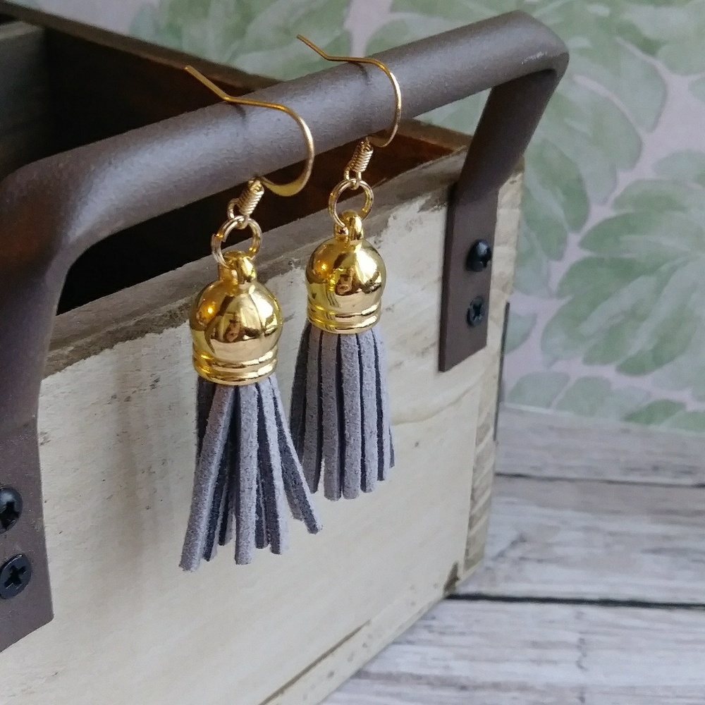 Gray leather fringe tassel earrings - Picture 1 of 1